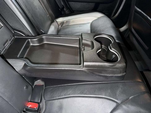 Used 2015 Chrysler 300 Limited image 25