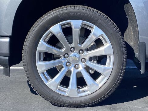 Used 2021 Chevrolet Silverado 1500 High Country w/ Technology Package image 38