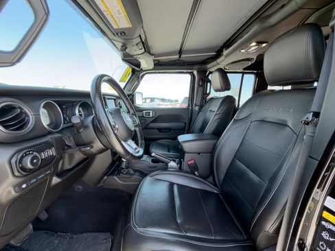 Used 2021 Jeep Wrangler Unlimited Sahara w/ Cold Weather Group AWD/4WD image 11