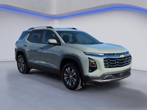 Used 2025 Chevrolet Equinox LT w/ Convenience Package II image 9