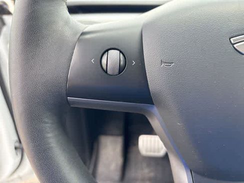 Used 2022 Tesla Model Y Performance image 12