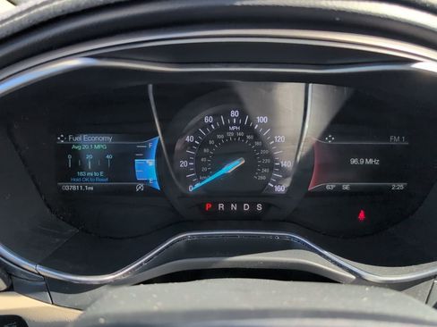 Used 2017 Ford Fusion SE w/ Fusion SE Technology Package image 14