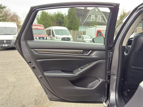Used 2018 Honda Accord Touring image 13