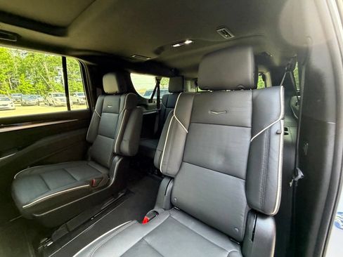 Used 2025 Cadillac Escalade ESV Sport AWD/4WD image 15