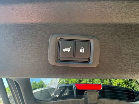 Used 2025 Mitsubishi Outlander AWD image 19