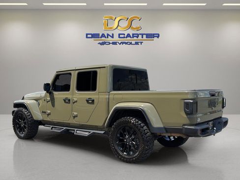 Used 2025 Jeep Gladiator Sport AWD/4WD image 3