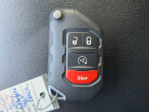 Used 2018 Jeep Wrangler Unlimited Sahara AWD/4WD image 21