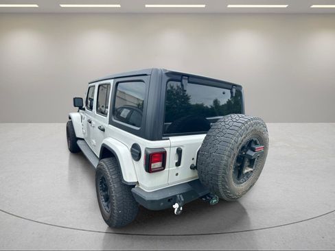 Used 2019 Jeep Wrangler Unlimited Sahara AWD/4WD image 7