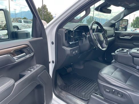 Used 2023 Chevrolet Silverado 1500 LT w/ Leather Package AWD/4WD image 19