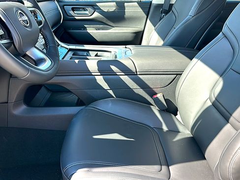 New 2025 Nissan Armada SV image 10