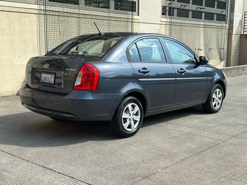 Used 2010 Hyundai Accent GLS image 3