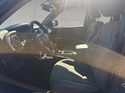 Used 2017 Toyota Tacoma SR5 w/ Tow Package image 10