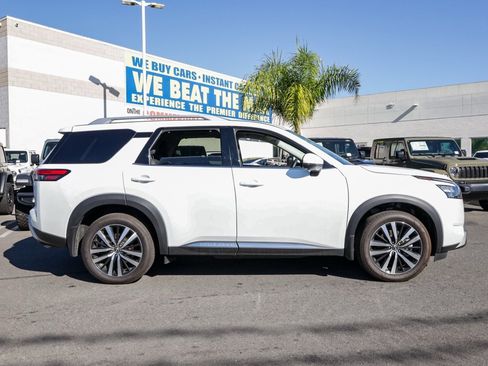 Used 2025 Nissan Pathfinder Platinum w/ Cargo Package image 8
