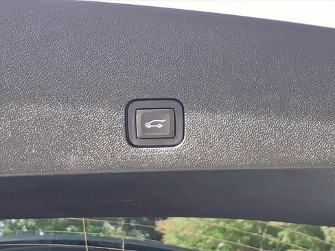 Used 2024 Cadillac XT6 Premium Luxury image 10