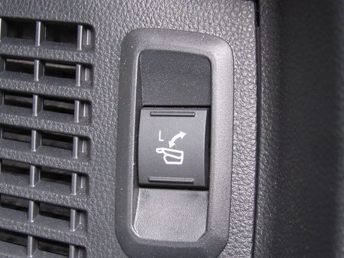 Certified 2024 Toyota Sequoia Platinum image 19