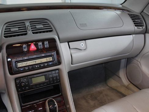 Used 2001 Mercedes-Benz CLK 320 Cabriolet image 19