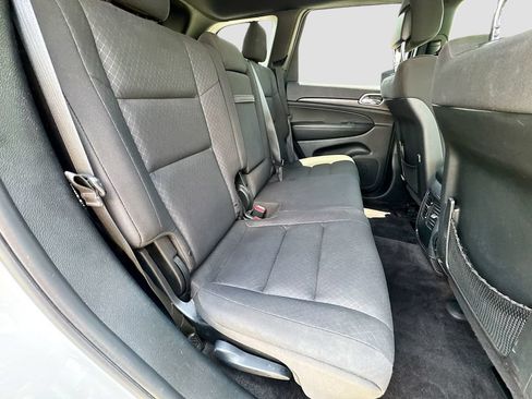 Used 2018 Jeep Grand Cherokee Laredo AWD/4WD image 30