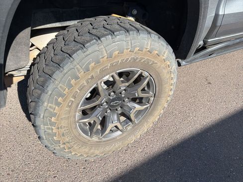 Used 2023 Chevrolet Colorado ZR2 w/ ZR2 Convenience Package III image 17