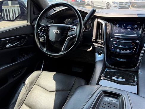 Used 2017 Cadillac Escalade Platinum AWD/4WD image 18