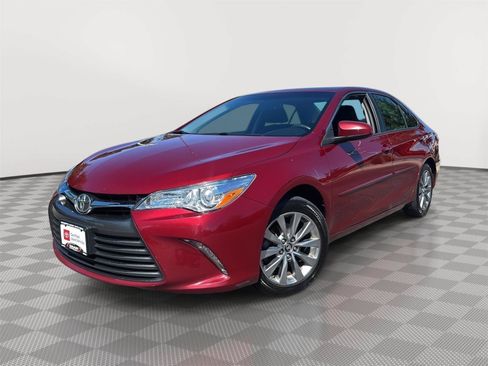 Used 2017 Toyota Camry XLE w/ Moonroof Package FWD image 1