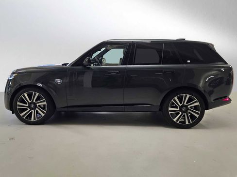 Used 2023 Land Rover Range Rover SE image 2