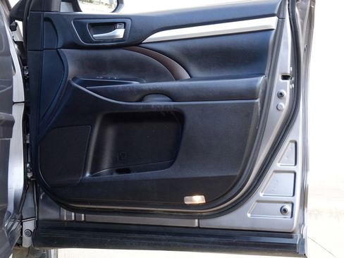 Used 2018 Toyota Highlander XLE image 39