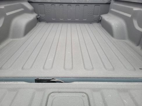 Used 2025 Jeep Gladiator Sport image 19