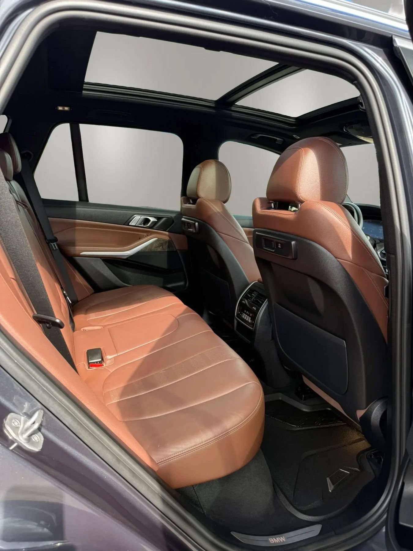 Used 2022 BMW X5 xDrive40i w/ Premium Package AWD/4WD image 23