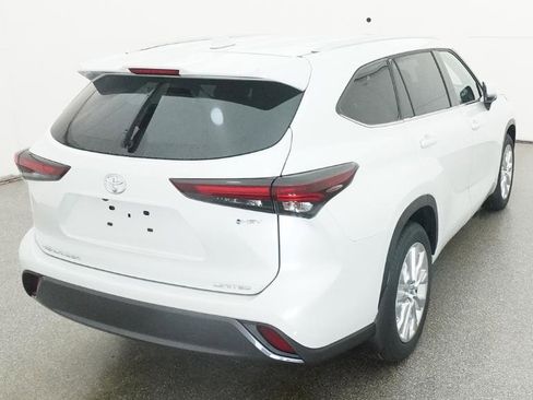 New 2026 Toyota Highlander Limited image 12