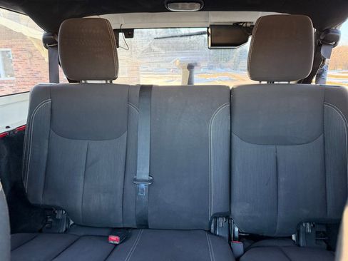 Used 2018 Jeep Wrangler Unlimited Sahara w/ Connectivity Group image 18