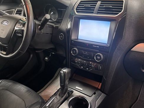 Used 2016 Ford Explorer XLT w/ Equipment Group 202A FWD image 28