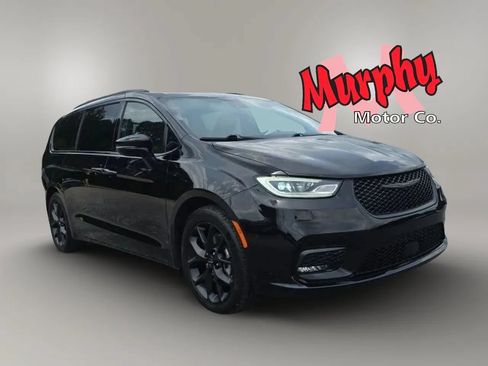 Used 2025 Chrysler Pacifica Limited FWD image 3