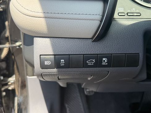 Used 2022 Toyota Camry LE w/ Carpet Mat Package (TMS) FWD image 19