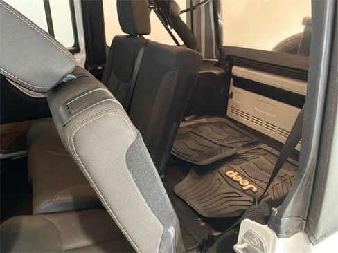 Used 2017 Jeep Wrangler Unlimited Sahara w/ Connectivity Group image 15