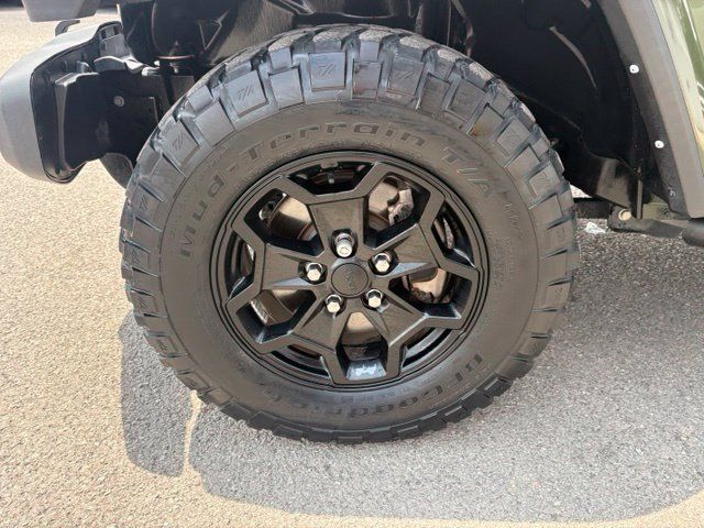 Used 2023 Jeep Gladiator Sport AWD/4WD image 13