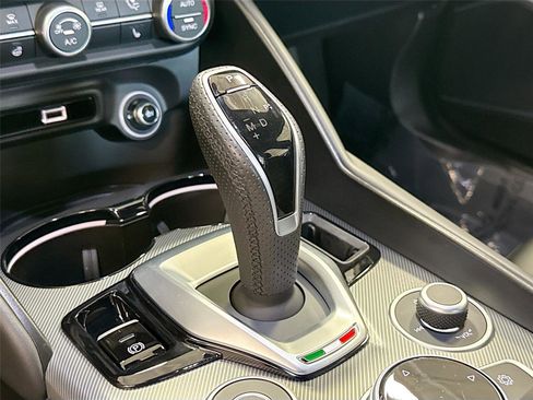 Used 2023 Alfa Romeo Giulia Veloce RWD image 17