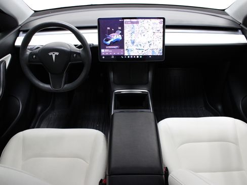 Used 2021 Tesla Model Y Long Range AWD/4WD image 27