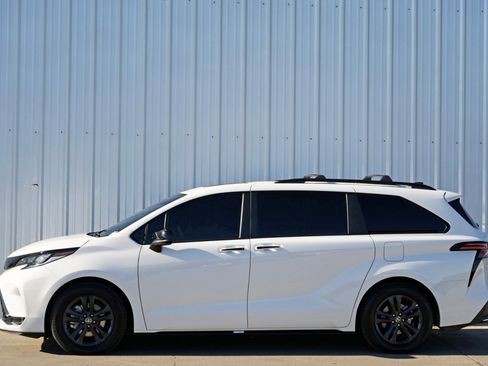 Used 2025 Toyota Sienna XSE w/ XSE Plus Package image 51