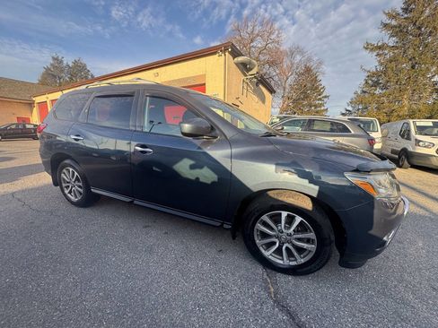 Used 2015 Nissan Pathfinder SV w/ Cargo Package image 7