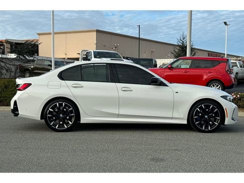 Used 2025 BMW M340i xDrive image 3