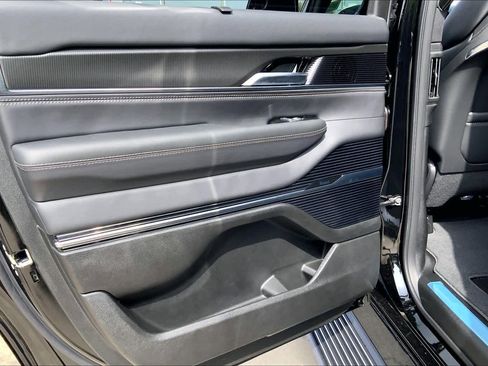 New 2026 Jeep Grand Wagoneer Summit AWD/4WD image 18