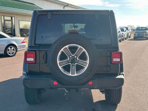 Used 2022 Jeep Wrangler Unlimited Sahara image 38