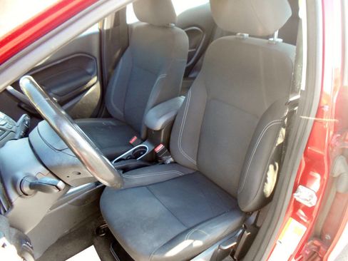 Used 2015 Ford Fiesta SE image 9