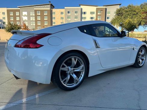Used 2010 Nissan 370Z Touring w/ Sport Pkg image 8