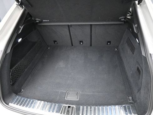 Certified 2023 Porsche Cayenne Platinum Edition image 34