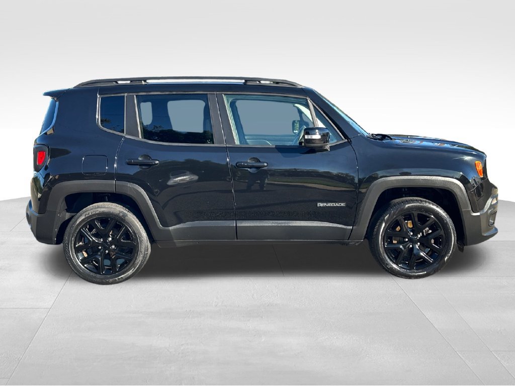 Used 2017 Jeep Renegade Altitude AWD/4WD image 8