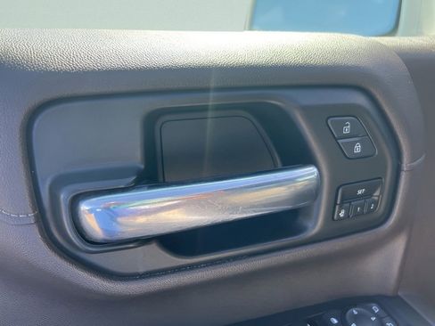 Used 2021 Chevrolet Silverado 1500 LTZ AWD/4WD image 17