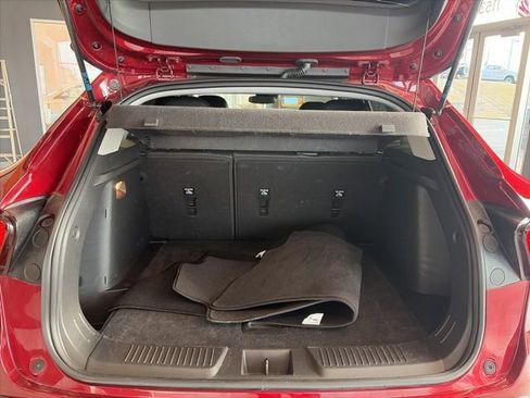 Used 2025 Chevrolet Trax LT w/ LT Convenience Package image 26