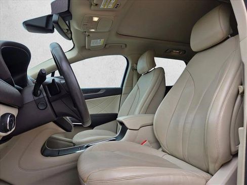 Used 2019 Lincoln MKC Reserve w/ MKC Technology Package FWD image 11