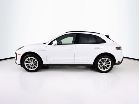 Certified 2024 Porsche Macan AWD/4WD image 2